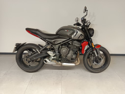 TRIUMPH TRIDENT 660