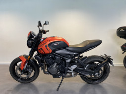 TRIUMPH TRIDENT 660