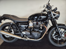 TRIUMPH STREET TWIN  900