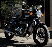 TRIUMPH BONNEVILLE T100 900