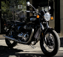 TRIUMPH BONNEVILLE T100 900