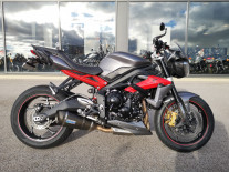 TRIUMPH STREET TRIPLE 675 R