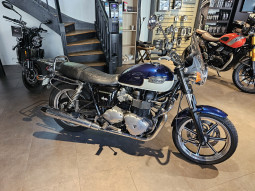 TRIUMPH BONNEVILLE 865 SE