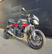 TRIUMPH STREET TRIPLE 675 R