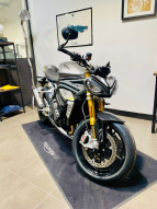 TRIUMPH SPEED TRIPLE 1200 RS