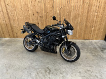 TRIUMPH STREET TRIPLE 675 R