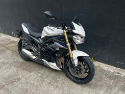 TRIUMPH STREET TRIPLE 675