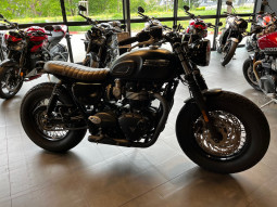 TRIUMPH BONNEVILLE T120 "BEACH BONNIE"