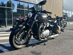 TRIUMPH BONNEVILLE BOBBER 1200