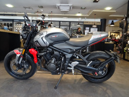 TRIUMPH TRIDENT 660